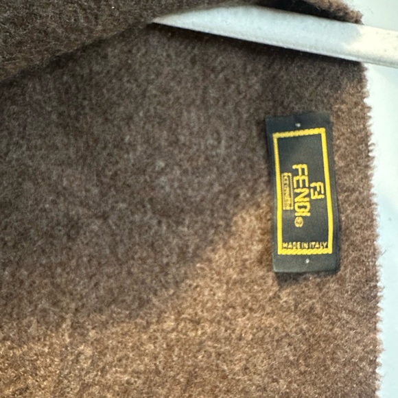 🍁😍”Fendi” Brown Wool Scarf” - Picture 5 of 8